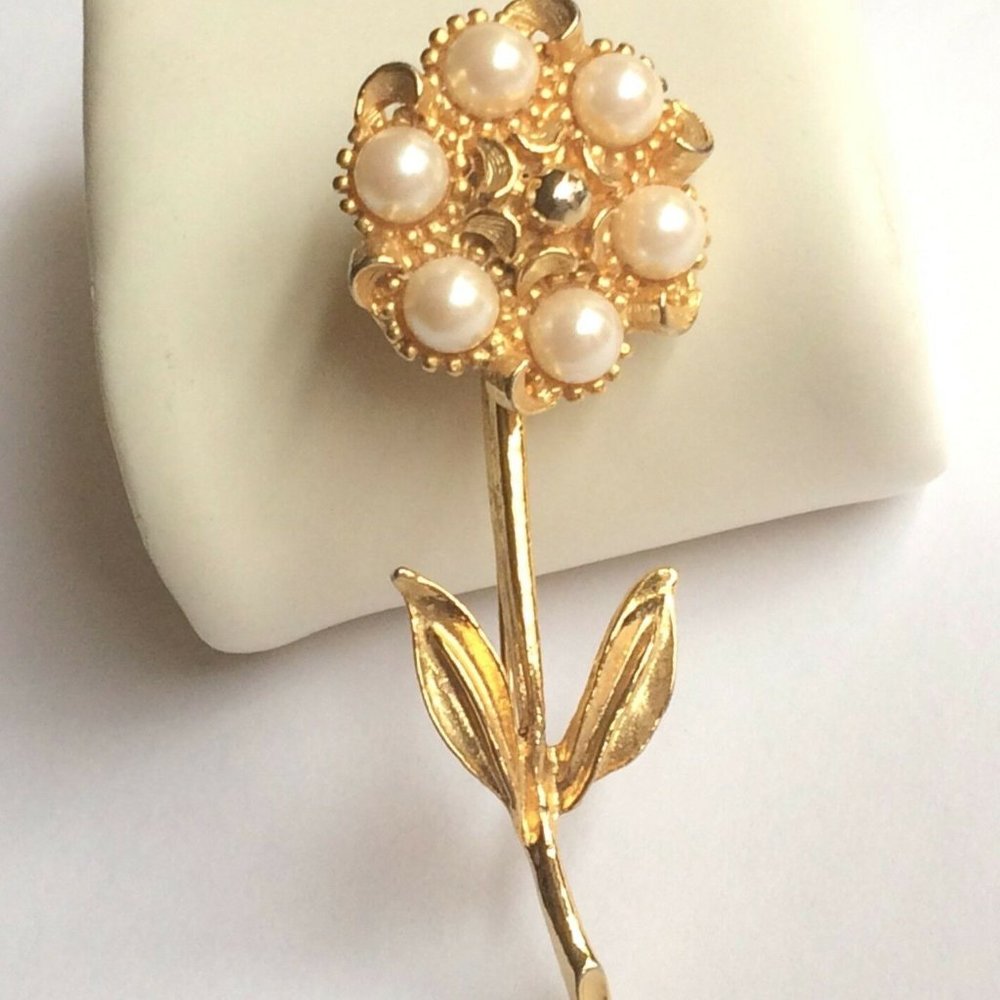 Vintage Pearl Flower Pin Brooch Retro Art Deco Gold Plated Faux White Pearls